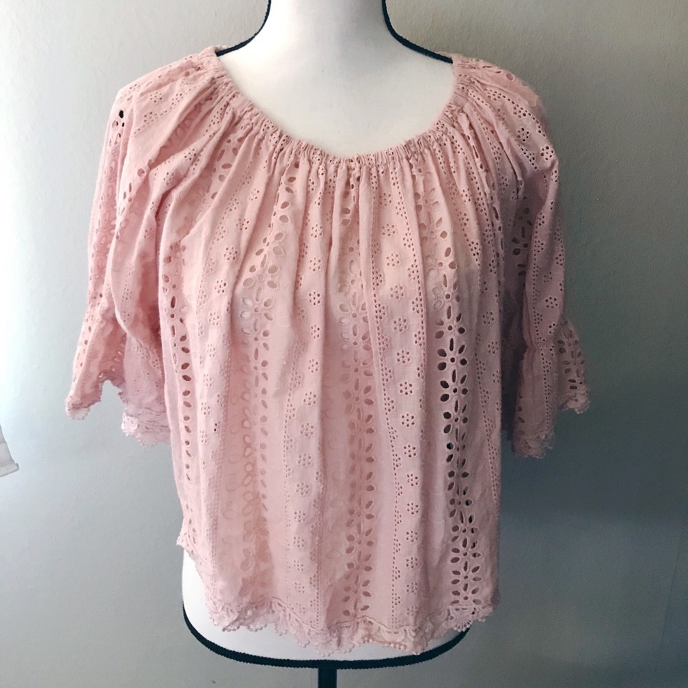 🛍✨5 for $25 - Blush off the shoulder blouse